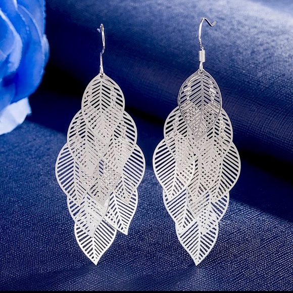 🌟 Sterling Silver Long Leaves Earrings - Picture 2 of 3